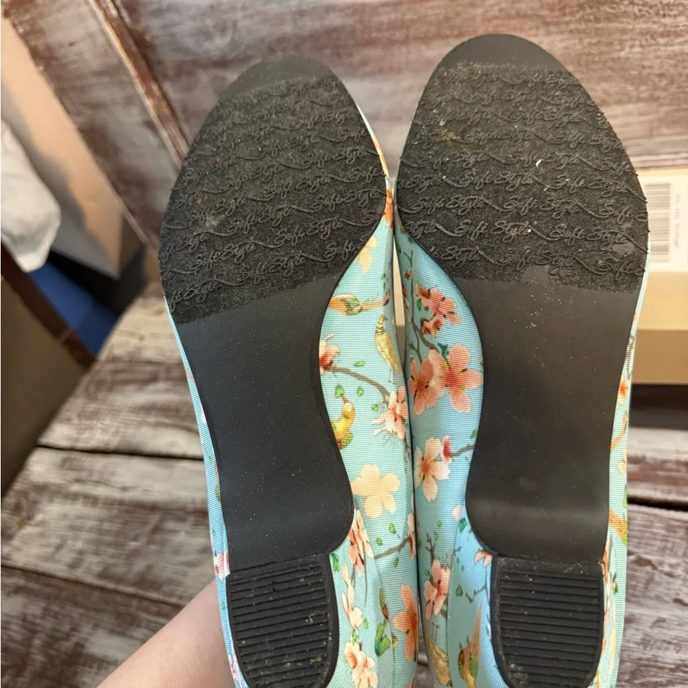 Soft Style Light Blue Floral Slip-On Ballet Flats - Picture 4 of 6